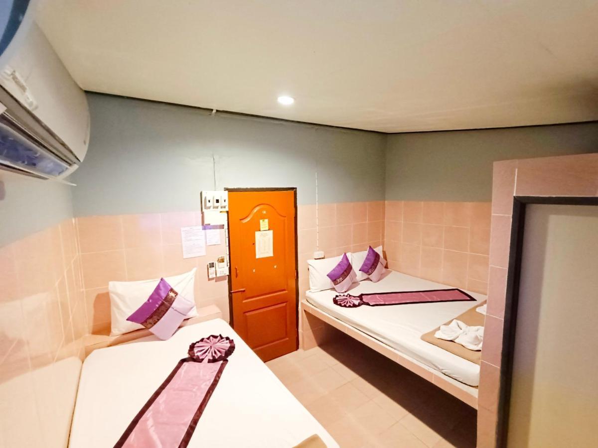 Out! A Radically Inclusive Beach Hostel By Wild & Wandering Haad Rin Room photo